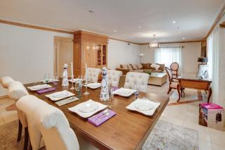 Private Pool and Patio Luxe Encino Family Getaway - Encino - 5