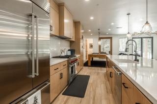 New Luxury 4BR /3BA Obsidian Reserve #110 – Hot Tub, 2-Car Garage, Pool Table, Mount Views! - Mammoth Lakes - 3