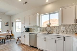 Mtn Views and Gas Grill Kanab Getaway! - 4