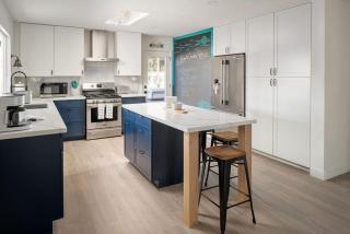 Coastal Retreat Home - Festive Deck with Pool & Beach Bar - Tempe - 7