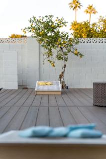 Coastal Retreat Home - Festive Deck with Pool & Beach Bar - Tempe - 5