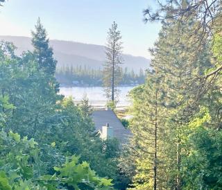 Near Yosemite Bass Lake Cabin with Hot Tub, Lake View, Pet Friendly - Bass Lake - 8