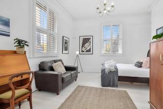 Urban Vibes at Grappa Court North Hobart - New Town - 9