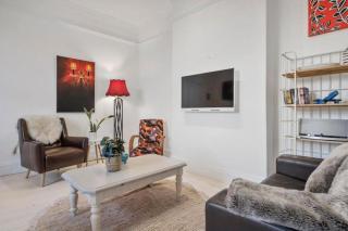 Urban Vibes at Grappa Court North Hobart - New Town - 4