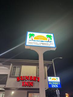 Sunset Inn & Suites - Gardena - 7