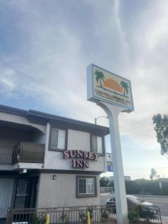 Sunset Inn & Suites - Gardena - 0