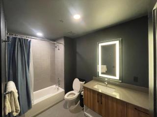 Exquisite Condo in Midtown - 3