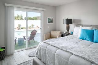 Fairbrook Home - Chic Design Saltwater Pool with Hot Tub - Mesa - 3