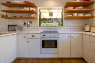 Tranquility Cottage, Oneroa - - 1