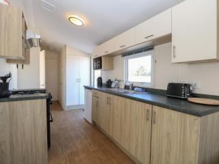 31B Foxburrow Hang - Great Yarmouth - 3