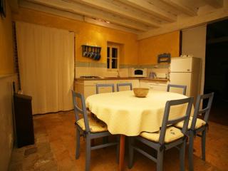 Charmant gîte au château rénové, parc privé, 2 chambres, proche Nevers et circuit Magny Court - FR-1-489-163 - 6