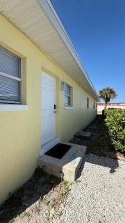 Turtle Cove home 1 block from the beach - Cocoa Beach - 5