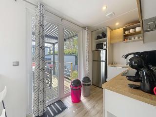 Mobil-home Grand Confort à 200m de la plage, 4 pers, piscine chauffée, parking, Wi-Fi inclus - FR-1-361A-8 - 6