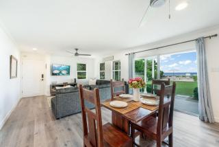 7 Mile Beach, 2BR Ground Floor Oceanfront Condo with Pool and large Patio, Sleeps 6 - George Town - 1