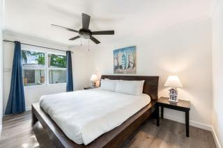 7 Mile Beach, 2BR Ground Floor Oceanfront Condo with Pool and large Patio, Sleeps 6 - George Town - 5