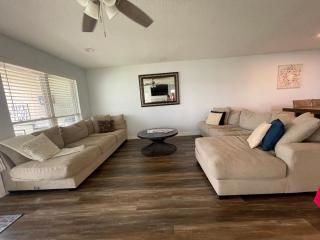 Linda's Lake House Waterfront Home on Lake Conroe - Montgomery - 3