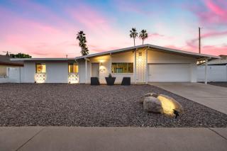 Desert Mirage Home -Retro Chic with Pool Grille & Bocce - Scottsdale - 0