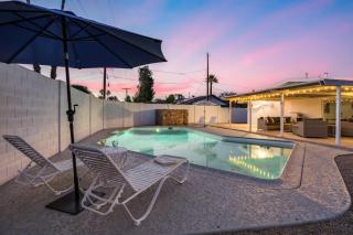 Desert Mirage Home -Retro Chic with Pool Grille & Bocce - Scottsdale - 8
