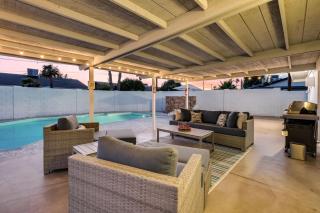 Desert Mirage Home -Retro Chic with Pool Grille & Bocce - Scottsdale - 4