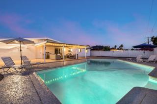 Desert Mirage Home -Retro Chic with Pool Grille & Bocce - Scottsdale - 3