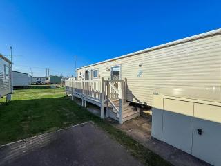 Lovely 6 Berth Caravan With Decking To The Side In Heacham Ref 21040E - Heacham - 3