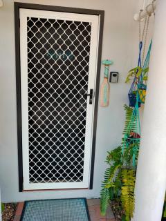 2 Bedroom Apartment with Balcony Pool Entrance - 7