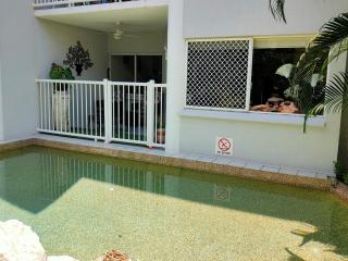 2 Bedroom Apartment with Balcony Pool Entrance - 5
