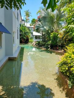 2 Bedroom Apartment with Balcony Pool Entrance - 3