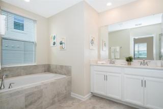 Disney Magic ChampionsGate Resort House 15 min from Disney World with Club Houses, 7 Pools and Water Park, Golf and More! - 2