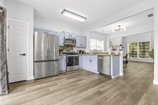 Family Retreat with Modern Comforts - Charlotte - 3
