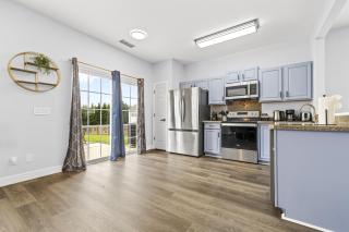 Family Retreat with Modern Comforts - Charlotte - 2