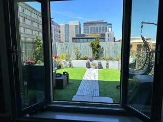 Unique Penthouse with Jacuzzi & Garden - Birmingham - 8