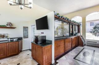 Rodeway Inn & Suites Canyon Lake-Menifee West - Canyon Lake - 2