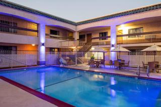 Days Inn & Suites by Wyndham Artesia - 7