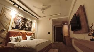 Hustle & Hyde - Lucknow - 6