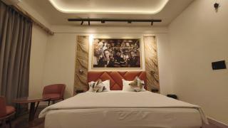Hustle & Hyde - Lucknow - 4