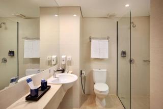 Aston Inn Pantai Losari Makassar - Macáçar - 6