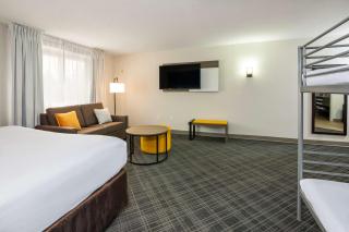 Comfort Inn & Suites - Barrie - 1