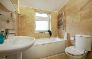 Cozy 3 bed Watford - - 4