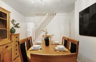 Cozy 3 bed Watford - - 2