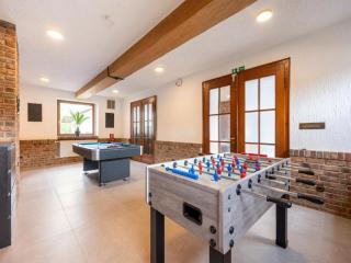 Big Holiday Home near Monschau in the Eifel Nationalpark with a terrace and bar - Schleiden - 2