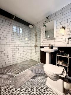 Melik Cozy Modern Maltese Home Near the Seafront - 3