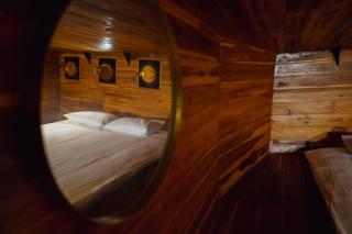 Floating Ship Hotel in Uluwatu with Sixteen beds - 4