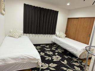 梟の宿 岛之内2号馆 步行300m至道顿堀! 徒步5分钟日本桥站! 心斋桥8分钟 黑门市场15分种徒步圈内 !中央区66平方2间房可住6人 - 0