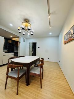 AYAAN PLATINUM Foosball Home at Quintet Apartment Free Parking - 6