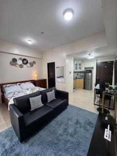 Condo with Balcony across NAIA Terminal 3 - 1