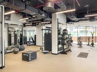 Luxe 2BR Retreat, Canal Views & Prime Dubai Stay Near Attractions - 5