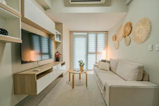 Skyline Serenity 2BR Suite w Balcony Uptown BGC - Manila - 1