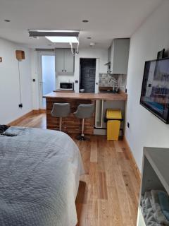 Studio - Raynes Park - 0