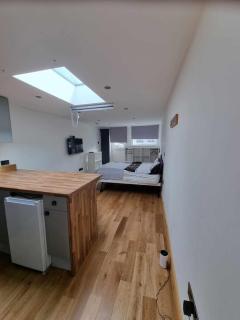 Studio - Raynes Park - 4